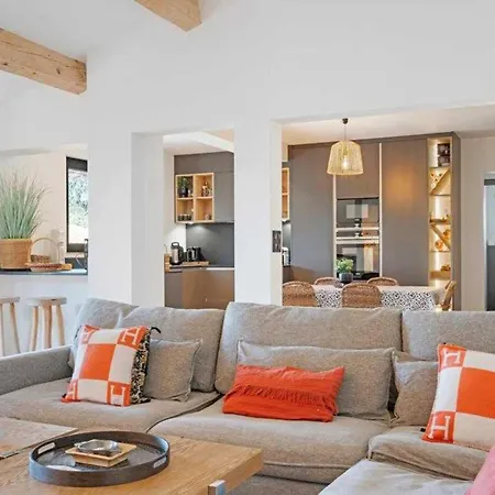 公寓 A C House With Pool & 3br 8p Gassin