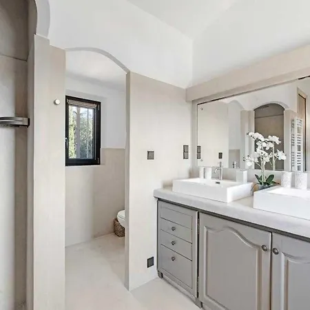 A C House With Pool & 3br 8p Gassin Saint-Tropez