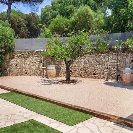 A C House With Pool & 3br 8p Gassin *