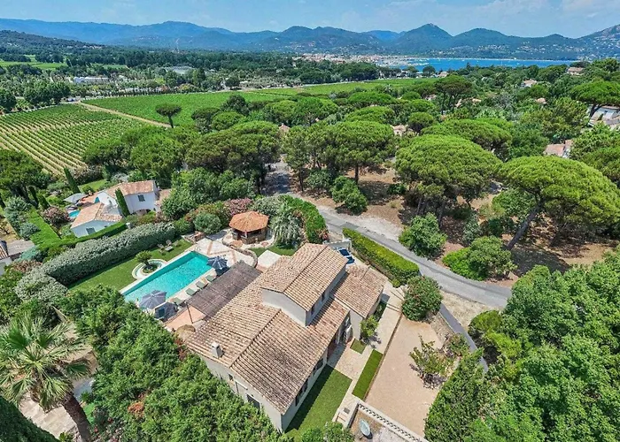 A C House With Pool & 3br 8p Gassin Apartamento